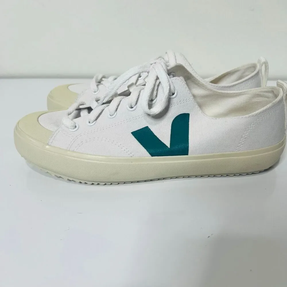 Veja Nova Logo Sneakers Green White Sz 10 small stain NEW